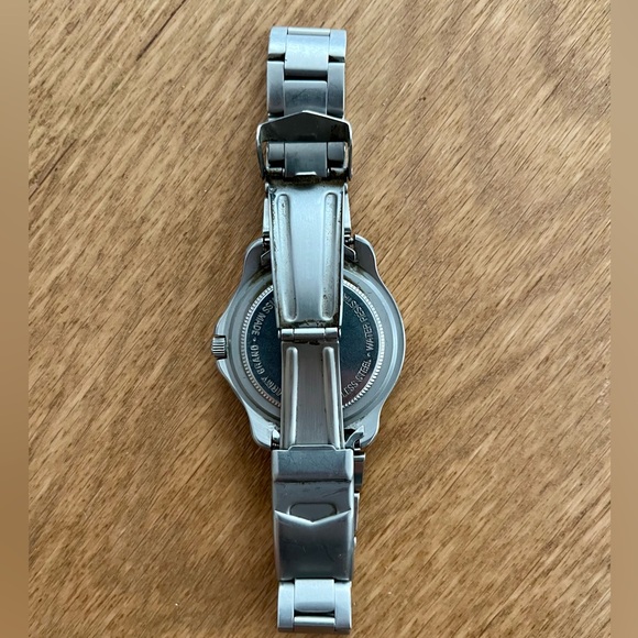 Swiss Army Watch - Picture 3 of 9